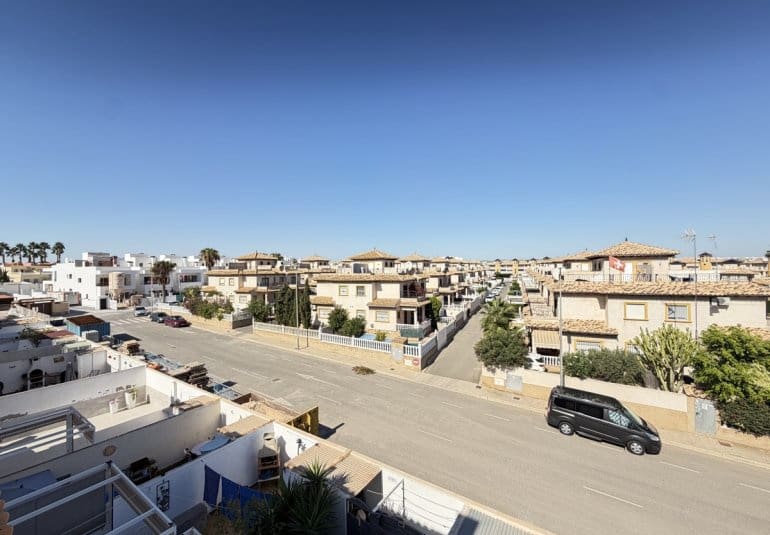 3 slaapkamer Huis te koop in La Zenia met zwembad - € 214.995 (Ref: 10141681)
