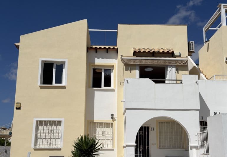 Apartamento de 2 habitaciones en Villamartin en venta con piscina - 189.900 € (Ref: 10141682)