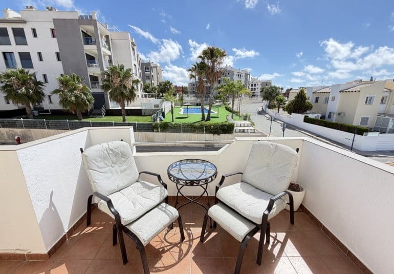 Apartamento de 2 habitaciones en Villamartin en venta con piscina - 189.900 € (Ref: 10141682)