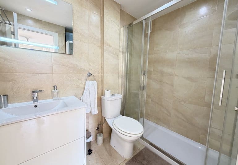 Apartamento de 2 habitaciones en Villamartin en venta con piscina - 189.900 € (Ref: 10141682)