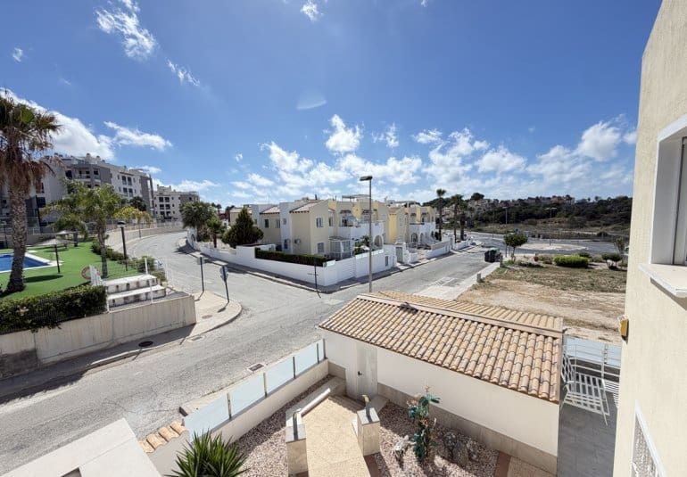 Apartamento de 2 habitaciones en Villamartin en venta con piscina - 189.900 € (Ref: 10141682)