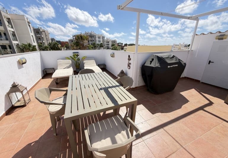 Apartamento de 2 habitaciones en Villamartin en venta con piscina - 189.900 € (Ref: 10141682)
