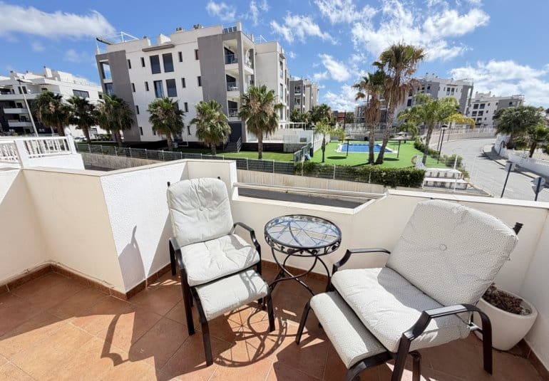 Apartamento de 2 habitaciones en Villamartin en venta con piscina - 189.900 € (Ref: 10141682)