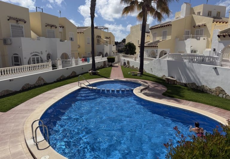 Apartamento de 2 habitaciones en Villamartin en venta con piscina - 189.900 € (Ref: 10141682)