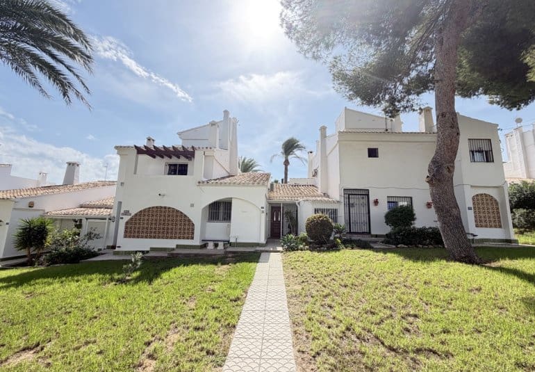 2 soveværelse Bungalow til salg i Villamartin - € 295.000 (Ref: 10141683)