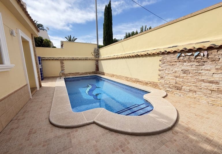 4 soveværelse Villa til salg i Cabo Roig med swimmingpool garage - € 749.000 (Ref: 10158923)