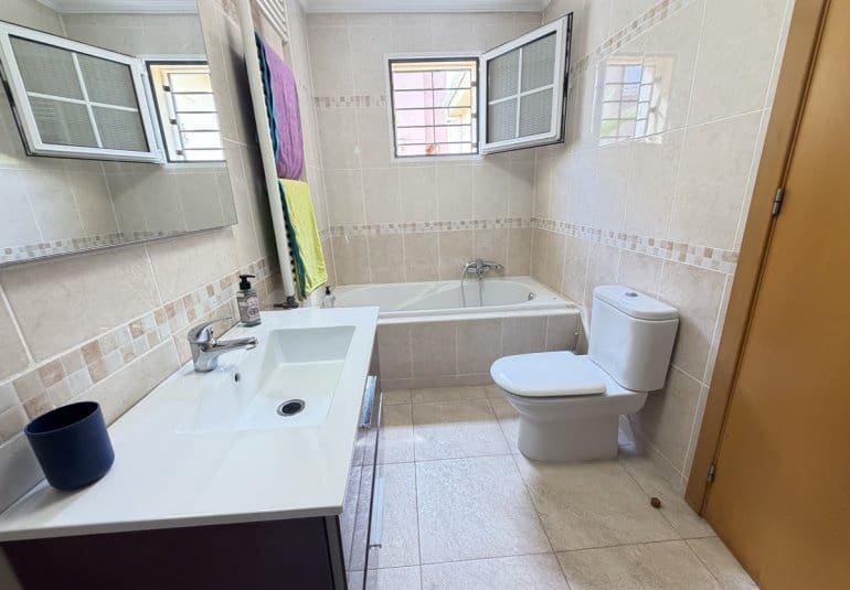 4 soveværelse Villa til salg i Cabo Roig med swimmingpool garage - € 749.000 (Ref: 10158923)