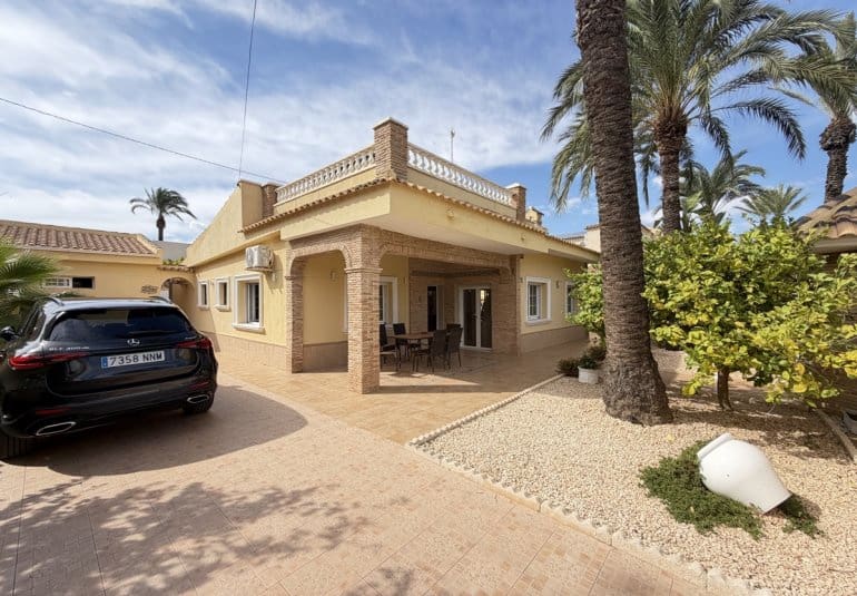 4 soveværelse Villa til salg i Cabo Roig med swimmingpool garage - € 749.000 (Ref: 10158923)