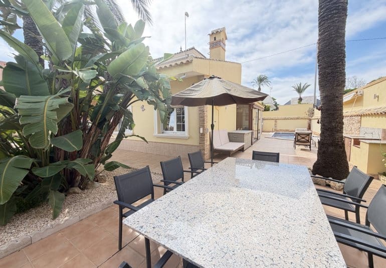 4 soveværelse Villa til salg i Cabo Roig med swimmingpool garage - € 749.000 (Ref: 10158923)
