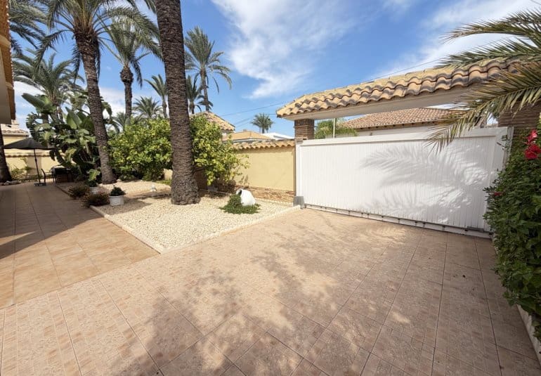 4 soveværelse Villa til salg i Cabo Roig med swimmingpool garage - € 749.000 (Ref: 10158923)