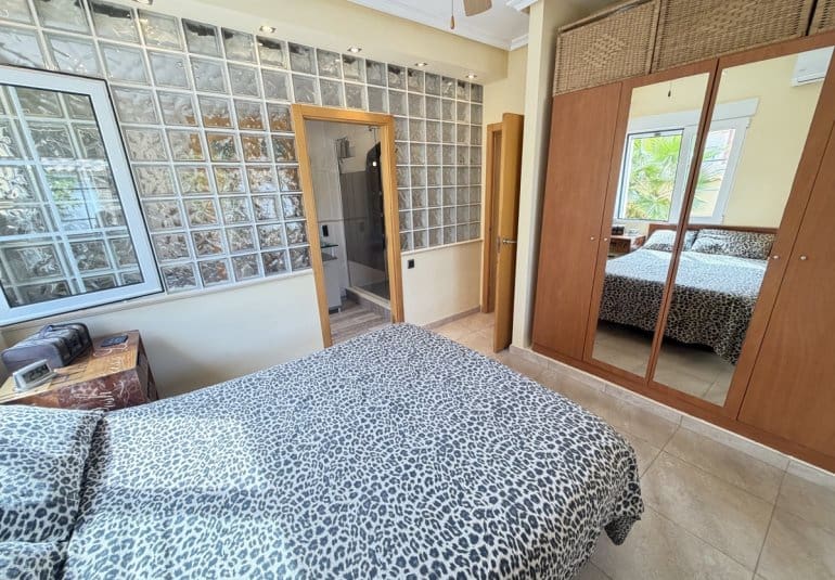 4 soveværelse Villa til salg i Cabo Roig med swimmingpool garage - € 749.000 (Ref: 10158923)