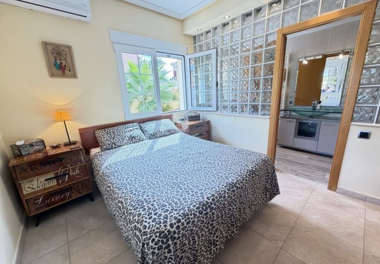 4 soveværelse Villa til salg i Cabo Roig med swimmingpool garage - € 749.000 (Ref: 10158923)