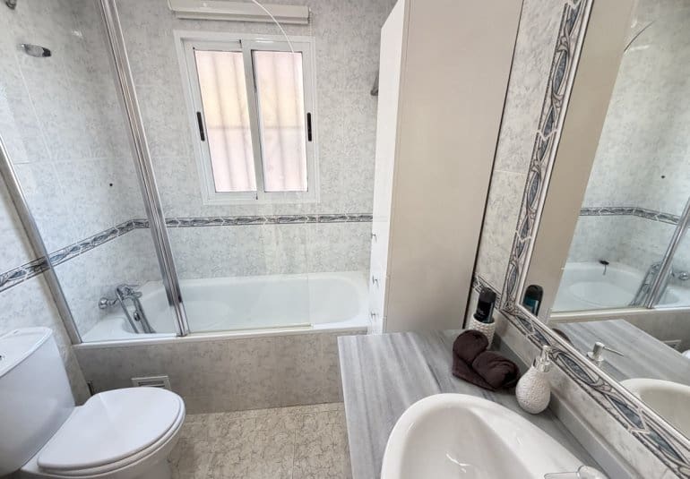 3 bedroom Villa for sale in Villamartin with pool garage - € 364,995 (Ref: 10158924)