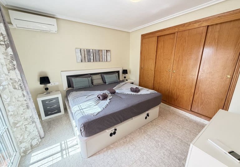 3 bedroom Villa for sale in Villamartin with pool garage - € 364,995 (Ref: 10158924)