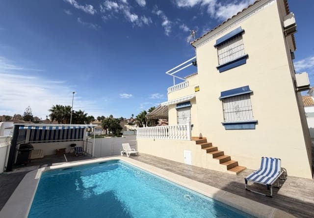3 slaapkamer Villa te koop in Villamartin, Orihuela met zwembad garage - € 364.995 (Ref: 10158924)