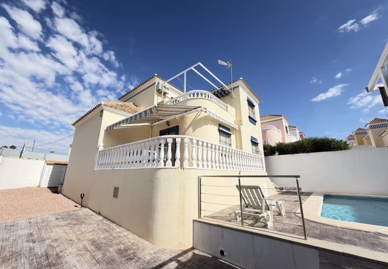 3 bedroom Villa for sale in Villamartin with pool garage - € 364,995 (Ref: 10158924)