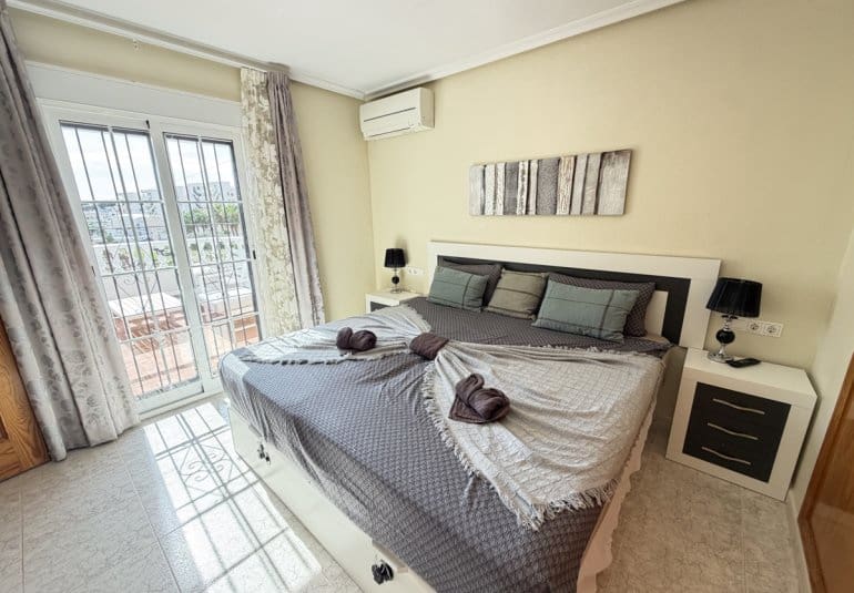 3 bedroom Villa for sale in Villamartin with pool garage - € 364,995 (Ref: 10158924)