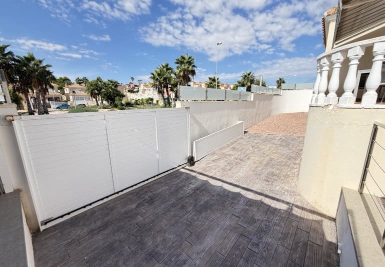 3 bedroom Villa for sale in Villamartin with pool garage - € 364,995 (Ref: 10158924)