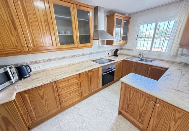 3 slaapkamer Villa te koop in Villamartin, Orihuela met zwembad garage - € 364.995 (Ref: 10158924)
