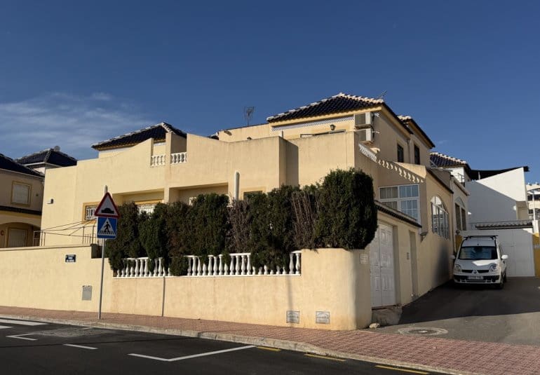 3 chambre Villa/Maison Semi-Mitoyenne à vendre à Los Balcones avec piscine - 229 995 € (Ref: 10176169)