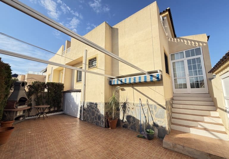 3 chambre Villa/Maison Semi-Mitoyenne à vendre à Los Balcones avec piscine - 229 995 € (Ref: 10176169)