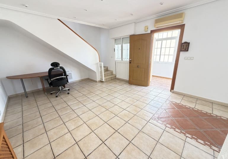 3 chambre Villa/Maison Semi-Mitoyenne à vendre à Los Balcones avec piscine - 229 995 € (Ref: 10176169)