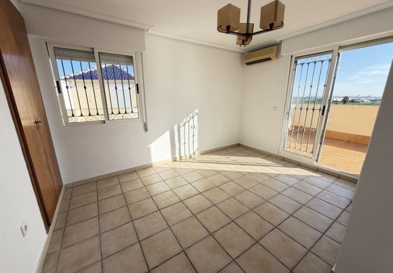 3 chambre Villa/Maison Semi-Mitoyenne à vendre à Los Balcones avec piscine - 229 995 € (Ref: 10176169)