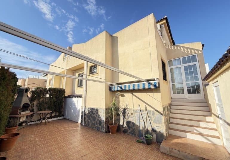 3 chambre Villa/Maison Semi-Mitoyenne à vendre à Los Balcones avec piscine - 229 995 € (Ref: 10176169)