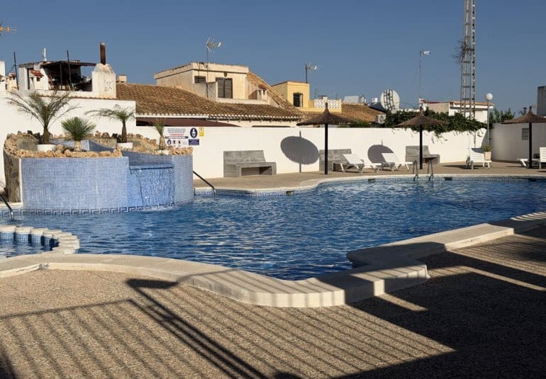 3 chambre Villa/Maison Semi-Mitoyenne à vendre à Los Balcones avec piscine - 229 995 € (Ref: 10176169)