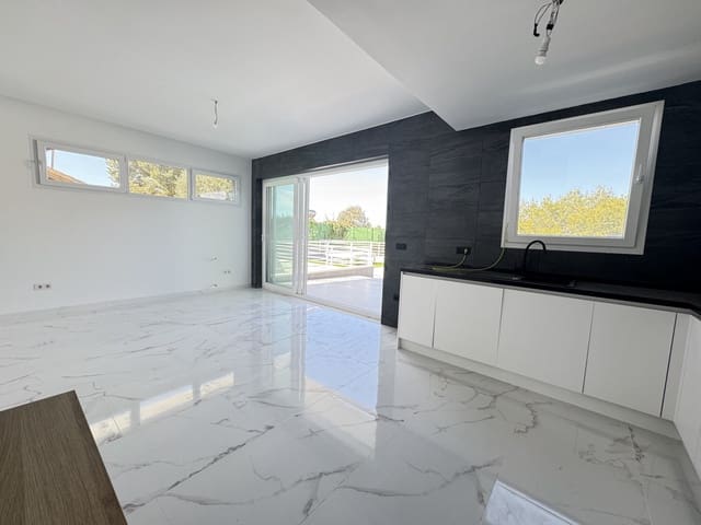 4 Zimmer Villa zu verkaufen in Los Balcones mit Pool - 599.000 € (Ref: 8148039)