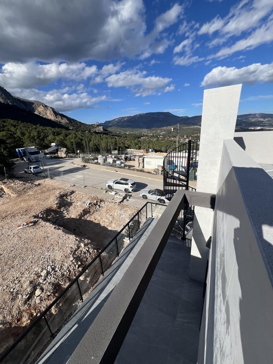 Chalet de 3 habitaciones en Polop en venta con piscina garaje - 663.115 € (Ref: 9549000)