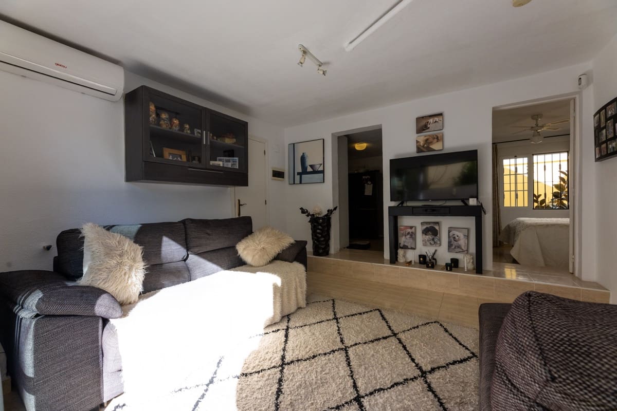 4 bedroom Villa for sale in Las Ramblas Golf with pool - € 329,995 (Ref: 9676042)