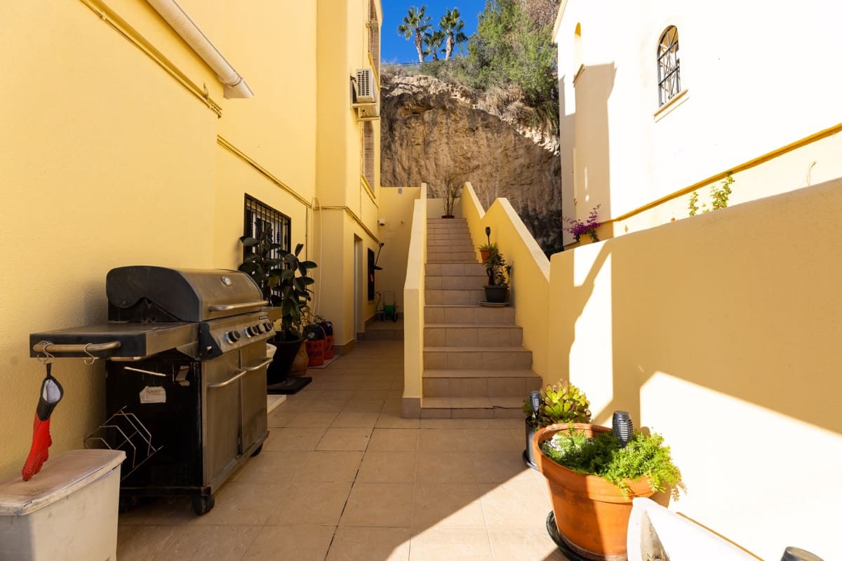 4 bedroom Villa for sale in Las Ramblas Golf with pool - € 329,995 (Ref: 9676042)