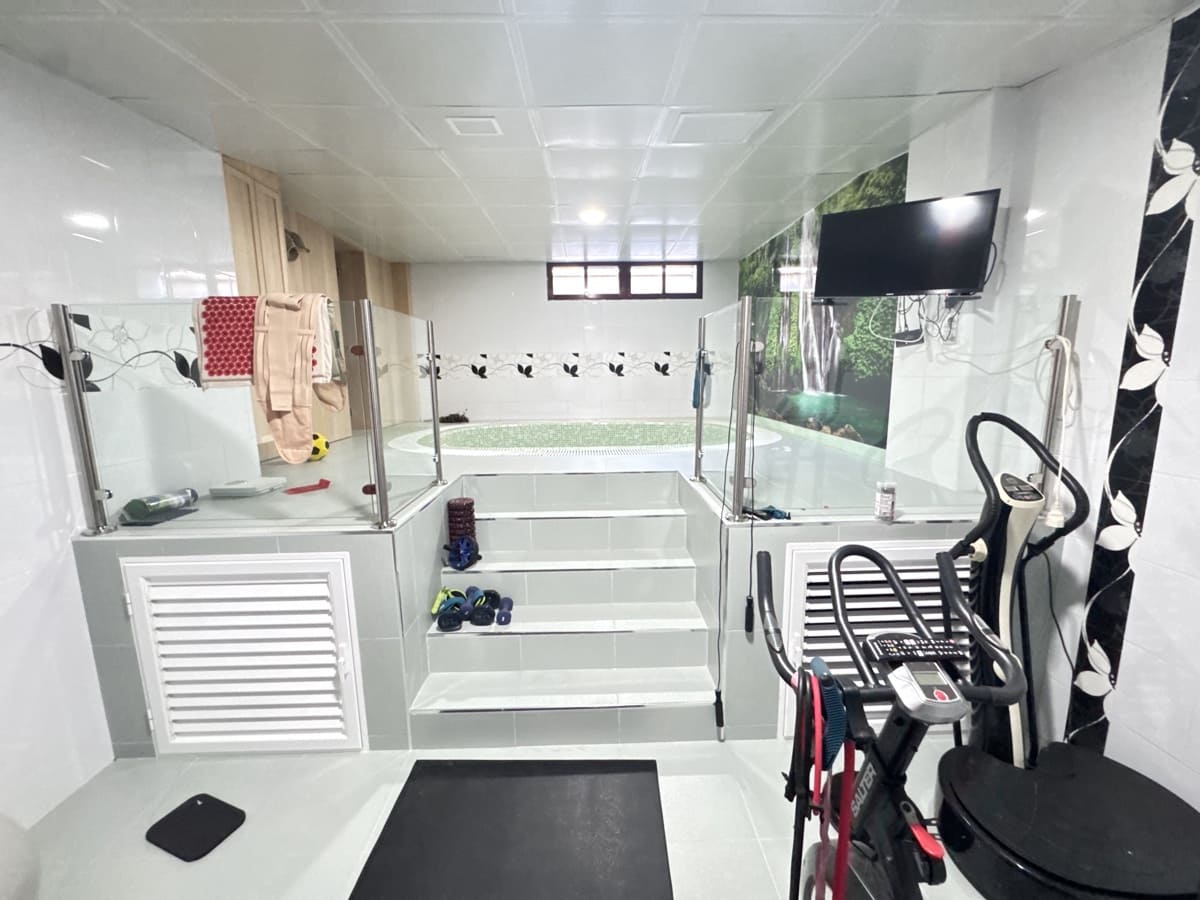 Chalet de 4 habitaciones en Cabo Roig en venta con piscina - 1.700.000 € (Ref: 9676052)