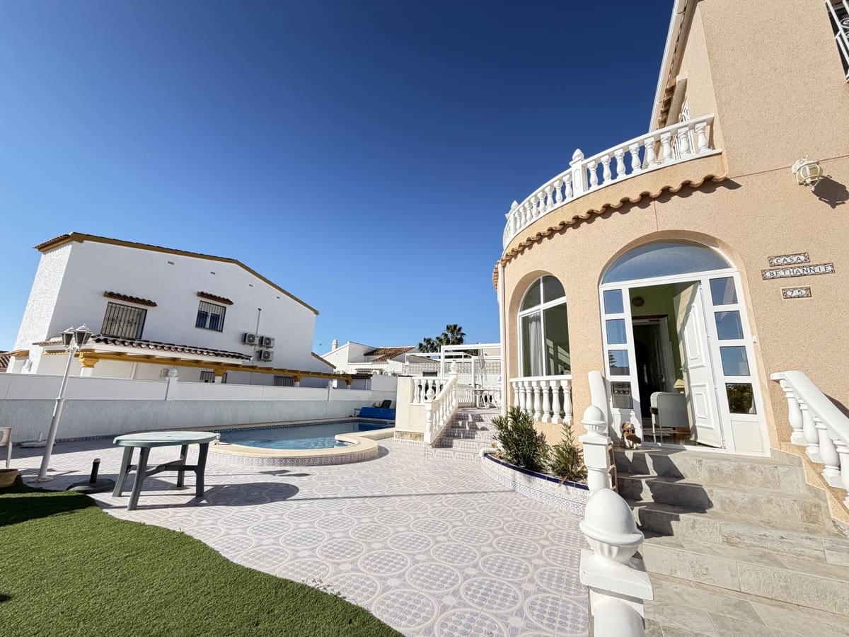 3 camera da letto Villa in vendita in Villamartin con piscina - 399.000 € (Rif: 9688642)