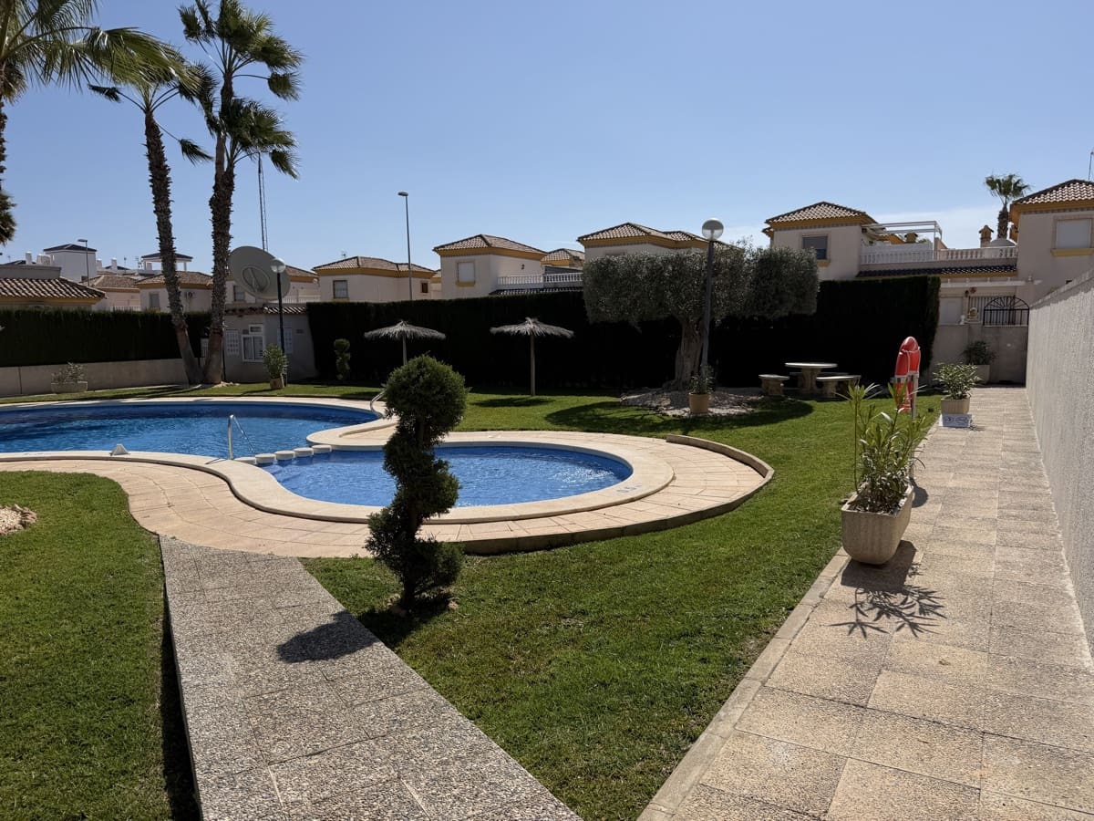 2 soveværelse Bungalow til salg i Villamartin med swimmingpool - € 199.995 (Ref: 9723557)