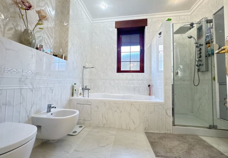 4 bedroom Villa for sale in Cabo Roig with pool - € 1,700,000 (Ref: 9730548)