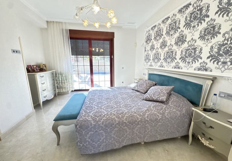 4 bedroom Villa for sale in Cabo Roig with pool - € 1,700,000 (Ref: 9730548)