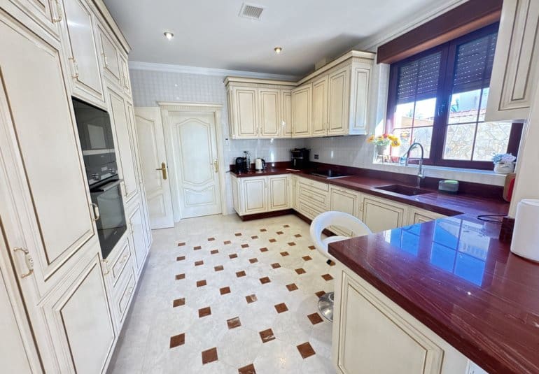 4 bedroom Villa for sale in Cabo Roig with pool - € 1,700,000 (Ref: 9730548)