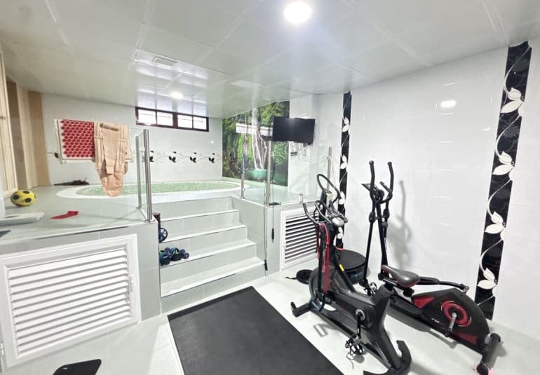 4 bedroom Villa for sale in Cabo Roig with pool - € 1,700,000 (Ref: 9730548)