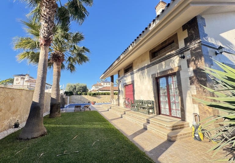 4 bedroom Villa for sale in Cabo Roig with pool - € 1,700,000 (Ref: 9730548)