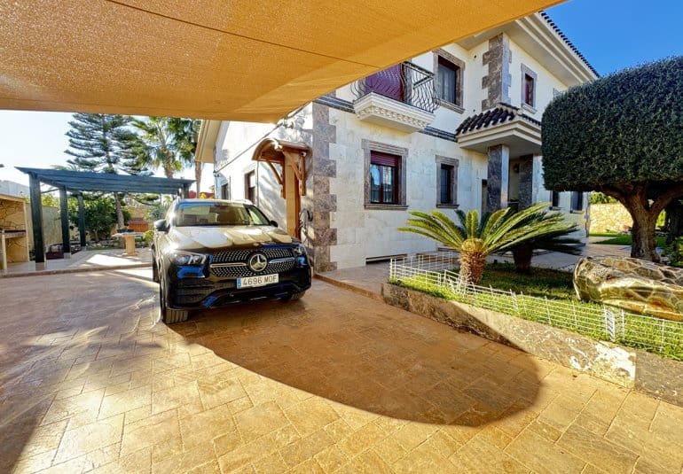 4 bedroom Villa for sale in Cabo Roig with pool - € 1,700,000 (Ref: 9730548)