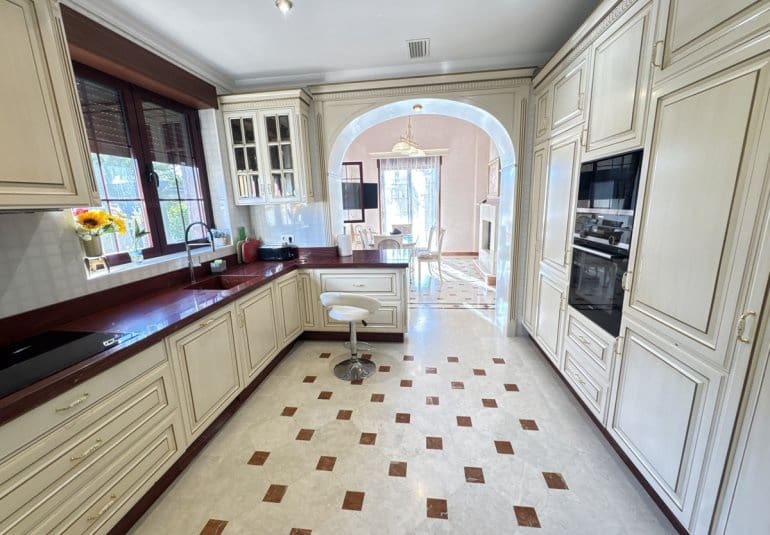 4 bedroom Villa for sale in Cabo Roig with pool - € 1,700,000 (Ref: 9730548)