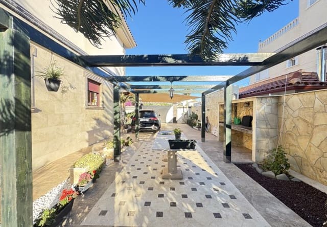 4 bedroom Villa for sale in Cabo Roig, Orihuela with pool - € 1,700,000 (Ref: 9730548)