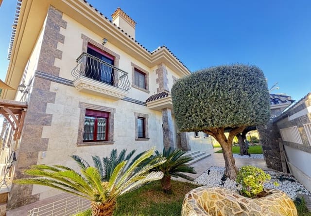 4 bedroom Villa for sale in Cabo Roig, Orihuela with pool - € 1,700,000 (Ref: 9730548)