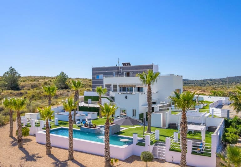 5 bedroom Villa for sale in Torremendo with pool - € 1,695,000 (Ref: 9730549)