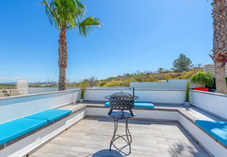 5 bedroom Villa for sale in Torremendo with pool - € 1,695,000 (Ref: 9730549)