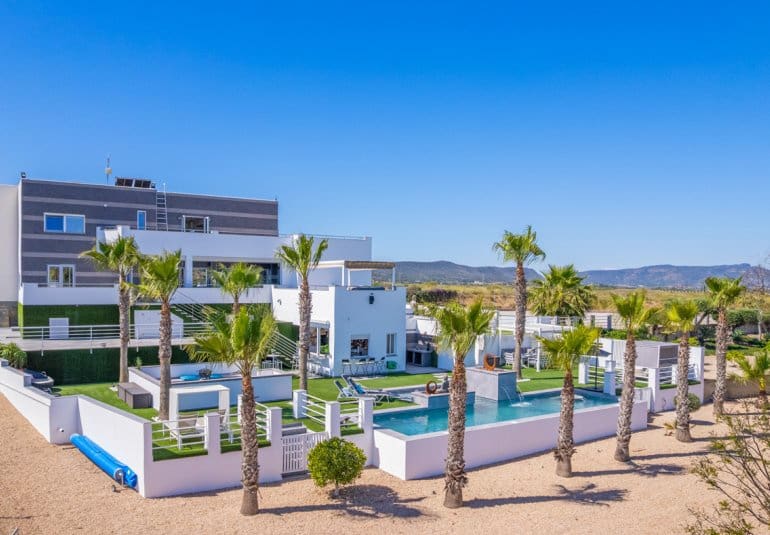 5 bedroom Villa for sale in Torremendo with pool - € 1,695,000 (Ref: 9730549)