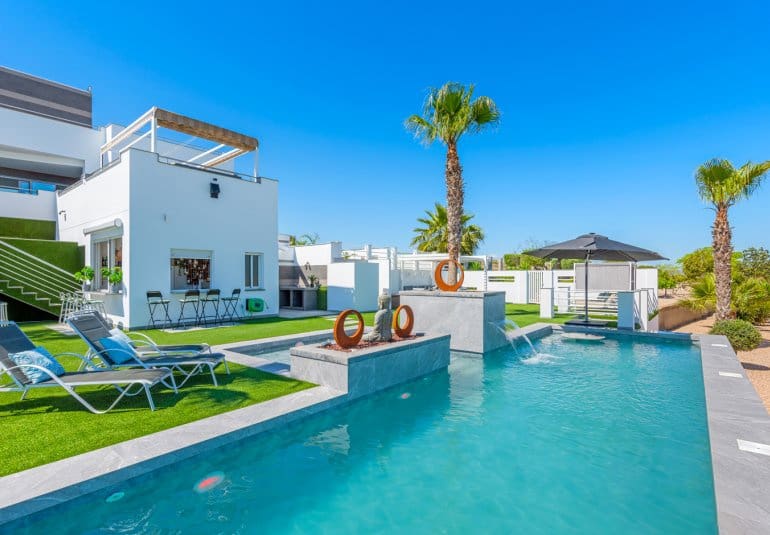 5 bedroom Villa for sale in Torremendo with pool - € 1,695,000 (Ref: 9730549)
