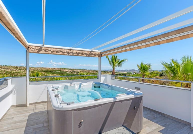 5 bedroom Villa for sale in Torremendo with pool - € 1,695,000 (Ref: 9730549)